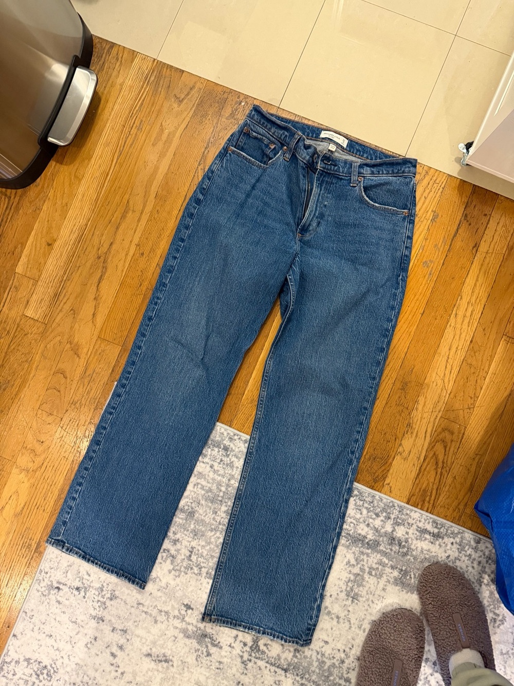 Abercrombie & Fitch Straight-Leg Jeans in Blue Denim